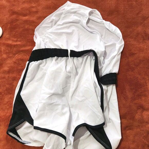 Santiny Running Shorts For Women Size Large Lightweight Zip Pocket Quick Dry  B9 - Picture 8 of 12